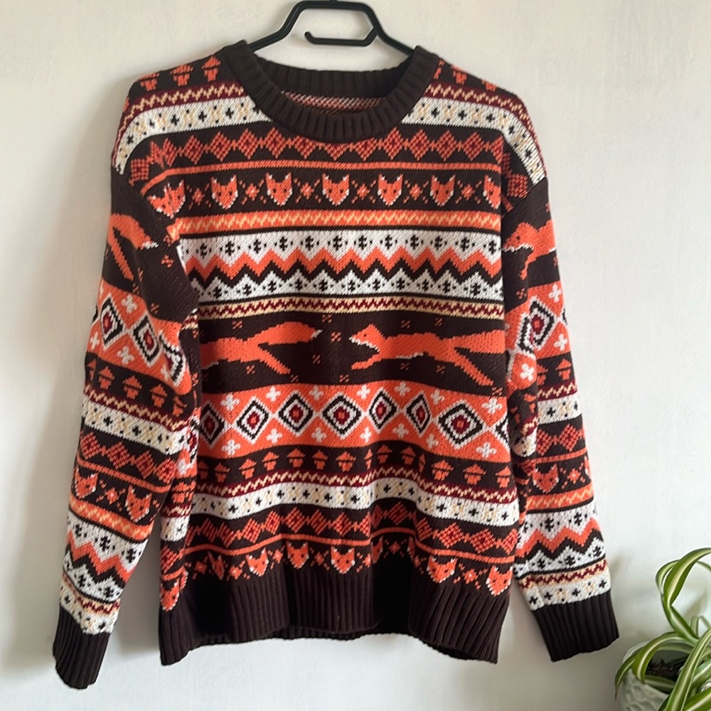 Amazon, size large, orange and brown fox crew neck sweater.